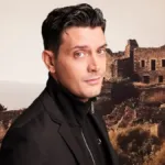 Ο Μανώλης έτοιμος να επιτεθεί στη Γη της Ελιάς