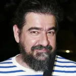 Ο Γιάννης Δρακόπουλος σε νυχτερινή του έξοδο στην Αθήνα