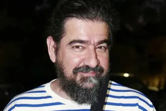 Ο Γιάννης Δρακόπουλος σε νυχτερινή του έξοδο στην Αθήνα