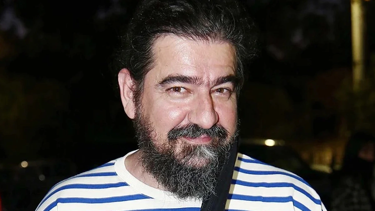 Ο Γιάννης Δρακόπουλος σε νυχτερινή του έξοδο στην Αθήνα