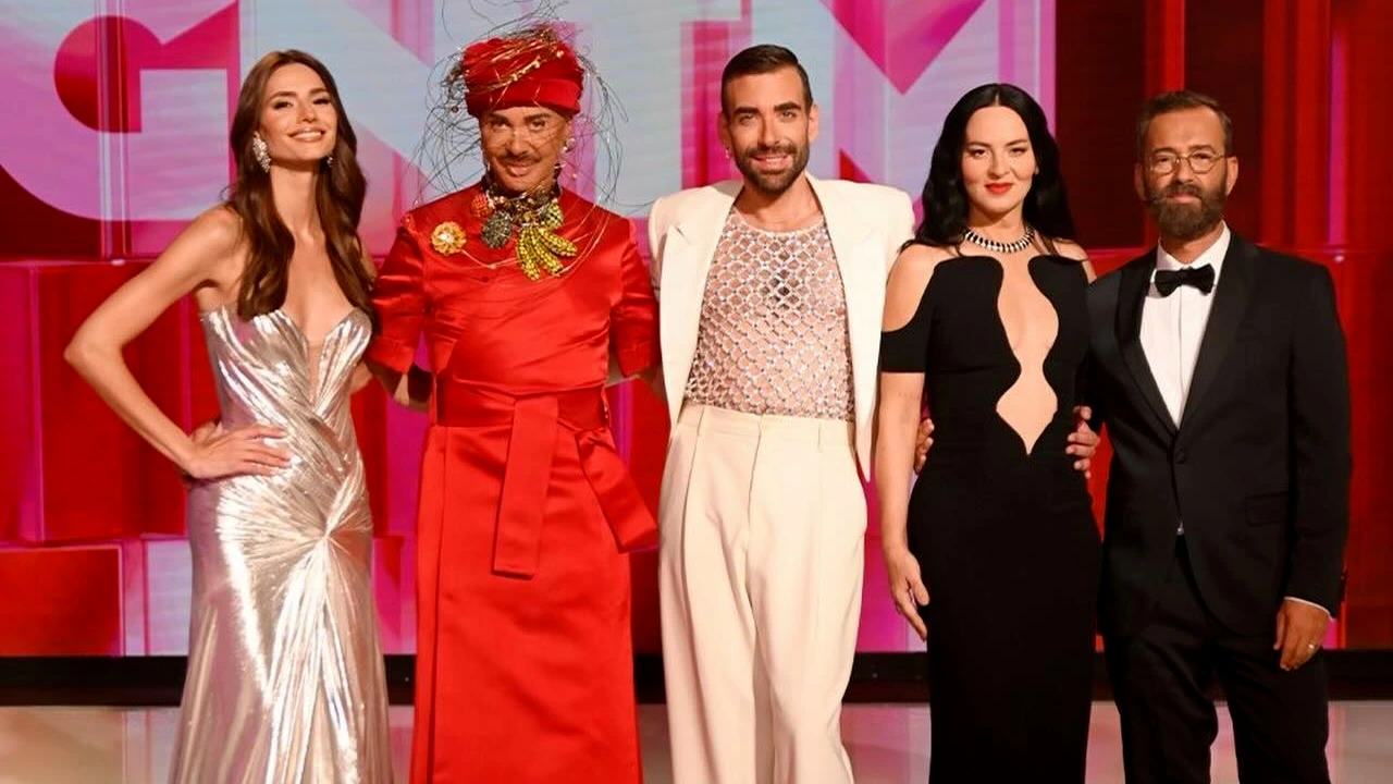 Οι κριτές του GNTM ποζάρουν πριν τον μεγάλο τελικό