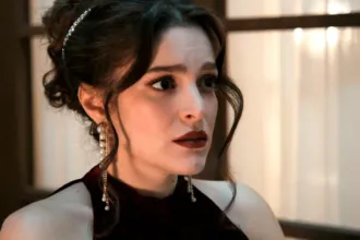 Η Αλίκη σε σκηνή έντασης απο την σειρά Grand Hotel