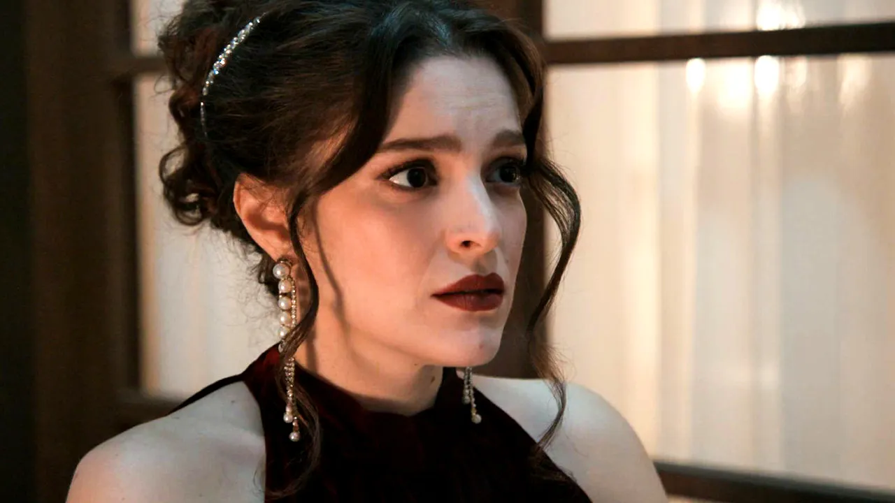 Η Αλίκη σε σκηνή έντασης απο την σειρά Grand Hotel