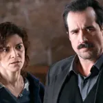 Grand Hotel επεισόδιο 51 σκηνή με τον Χαραλάμπη και τη Μελίνα εγκλωβισμένους από τη βροχή σε εσωτερικό χώρο