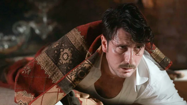 Grand Hotel: Ανατροπή σοκ για την Αλίκη με τον Πέτρο και την επίθεση στον Ρήγα 2 Grand Hotel - Ο Ρήγας αιμόφυρτος