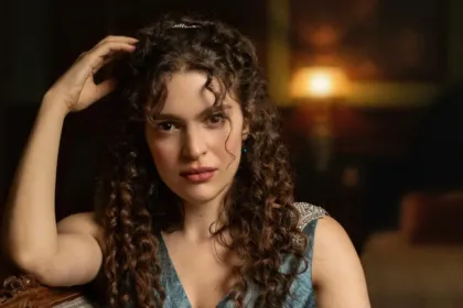 grand hotel i pagida toy dionysi fernei tin aliki ena vima prin tin katastrofi