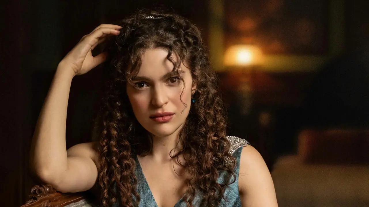 grand hotel i pagida toy dionysi fernei tin aliki ena vima prin tin katastrofi