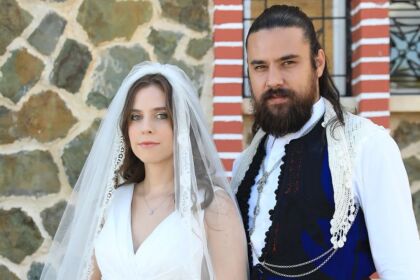 i gi tis elias i dafni feygei apo to spiti kai vriskei katafygio sti mani i alitheia sygklonizei