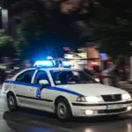 Αστυνομικό όχημα σε δρόμο του Ιλίου μετά την καταγγελία για απαγωγή 17χρονου.