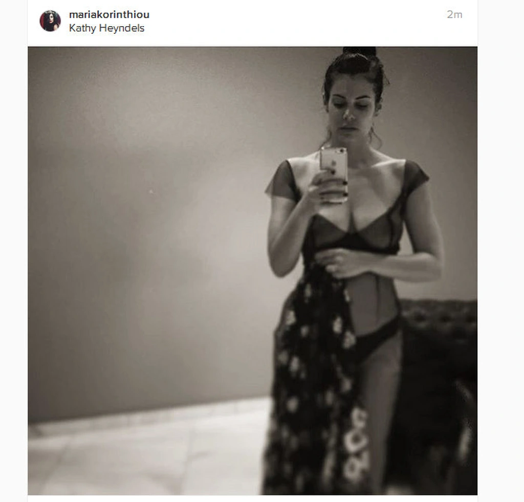 Η Μαρία Κορινθίου σε εντυπωσιακή φωτογράφηση από πρόβες επίδειξης μόδας