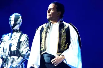 Γιώργος Μαζωνάκης στη σκηνή του MadWalk 2025 κατά το πρώτο MadWalk of Fame