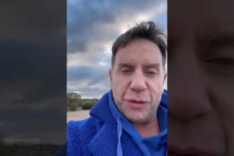 Γιώργος Μαζωνάκης στέλνει μήνυμα δύναμης και ελπίδας από τη θάλασσα