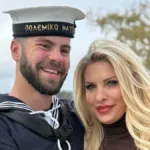 Η Ελένη Μενεγάκη με τον Άγγελο Λάτσιο στην ορκωμοσία του στο Ναυτικό