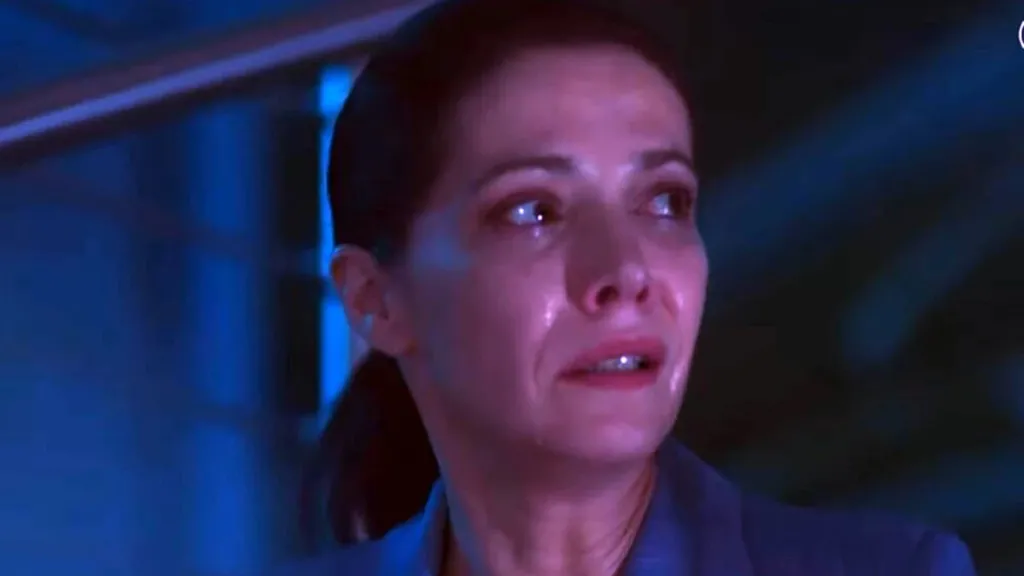 Μία Νύχτα Μόνο σοκ στα επόμενα επεισόδια: Η σφαίρα που παραλίγο να σκοτώσει την Αρετή και ο νέος στόχος της μαφίας 2 Η Αρετή τρομοκρατημένη στο Μία Νύχτα Μόνο