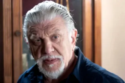 Ο Πέτρος Νταγιάννος σε έντονη σκηνή στη σειρά του Mega Μια Νύχτα Μόνο