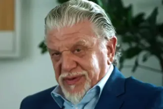 O Πέτρος σε έντονη σκηνή απ την σειρά Μια Νύχτα Μόνο