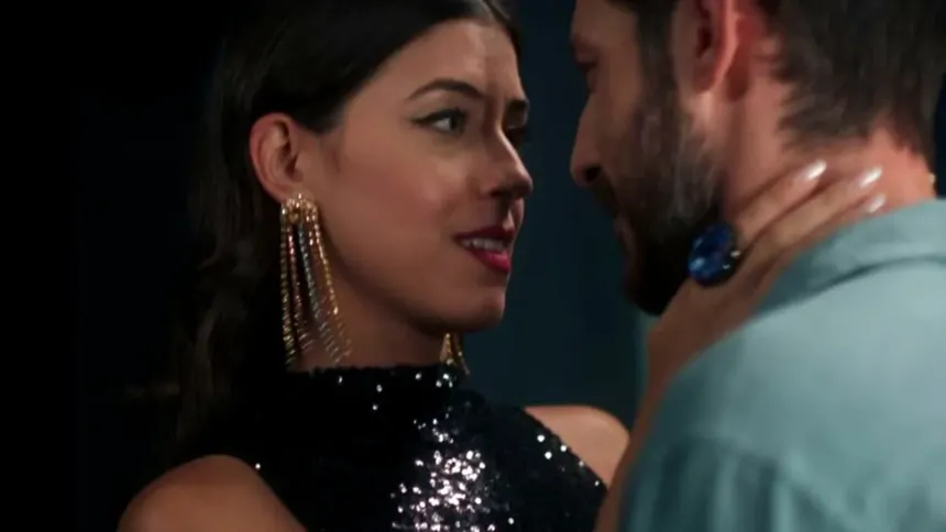 Η Μίνα στην αγκαλιά του Σάββα