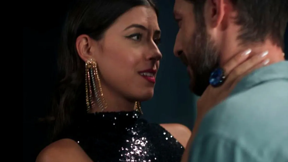 Η Μίνα στην αγκαλιά του Σάββα