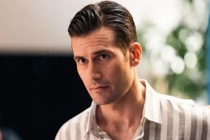 Ο Αναστάσης Ροϊλός,στα πρώτα γυρίσματα με χαλαρή και χαρούμενη διάθεση στη σειρά Μπαμπά