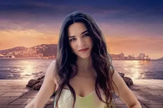 Η Άννα κρατάει μαχαίρι και απειλεί τη Σοφία στο Να με αγαπάς