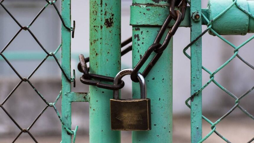 neo sok stin kypseli mathites kleidosan toys dieythyntes mesa sto scholeio