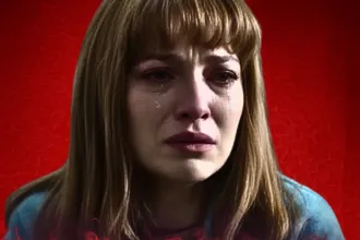 Η Νότα από τον Άγιο Έρωτα σε σκοτεινή σκηνή εκδίκησης σε άδειο οίκο ανοχής