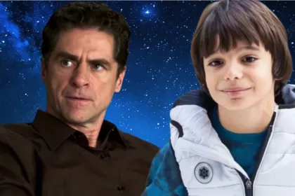 Ο Οδυσσέας και ο Πετράκης σε τρυφερή σκηνή από τη σειρά Μία Νύχτα Μόνο