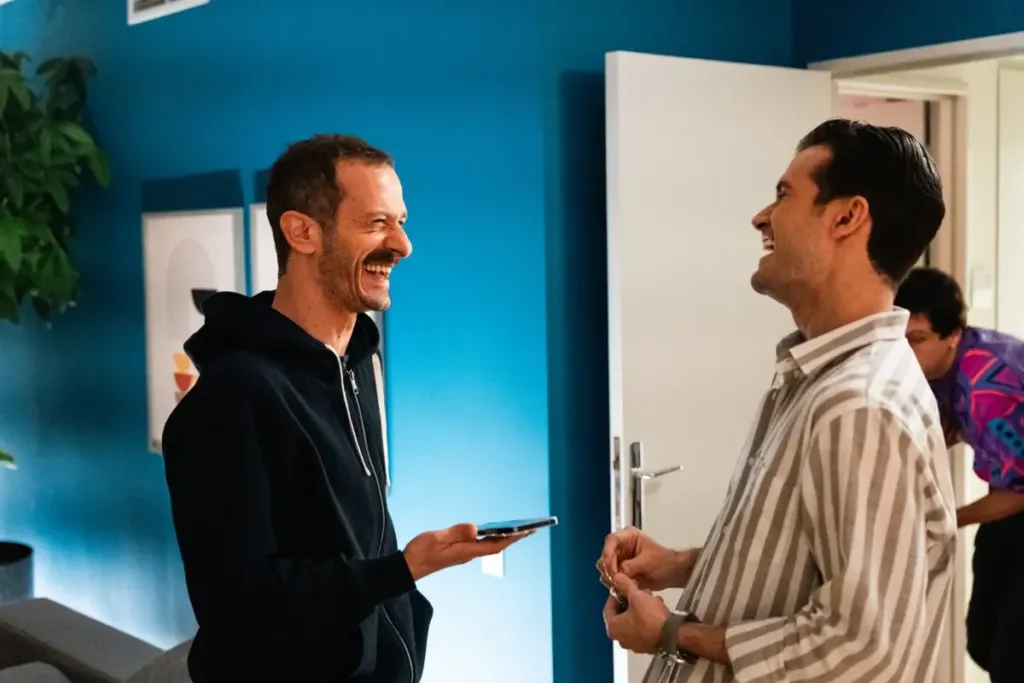 Μπαμπά σ’ αγαπώ: Οι πρώτες εικόνες γεμάτες γέλιο και τρυφερότητα από τα γυρίσματα 7 photo 6