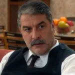 Ο αστυνόμος Γιάμαρης σε σκηνή απο το «Porto Leone»