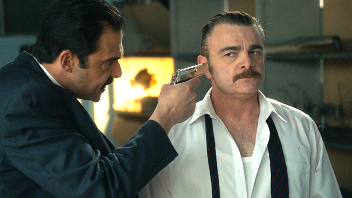 Porto Leone επεισόδιο 23: Ο Στελάρας στο στόχαστρο – Η Αλεξάνδρα αιχμάλωτη και ο Πειραιάς παγιδευμένος στο σκοτάδι 1 Ο Στελάρας αιχμάλωτος στο Porto Leone με την ένταση να κορυφώνεται.