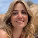 Η Σοφία Παυλίδου χαμογελαστή σε συνέντευξη για τον νέο έρωτα