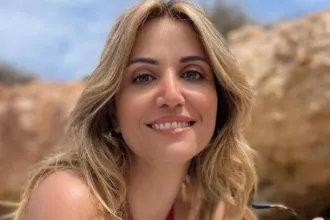 Η Σοφία Παυλίδου χαμογελαστή σε συνέντευξη για τον νέο έρωτα