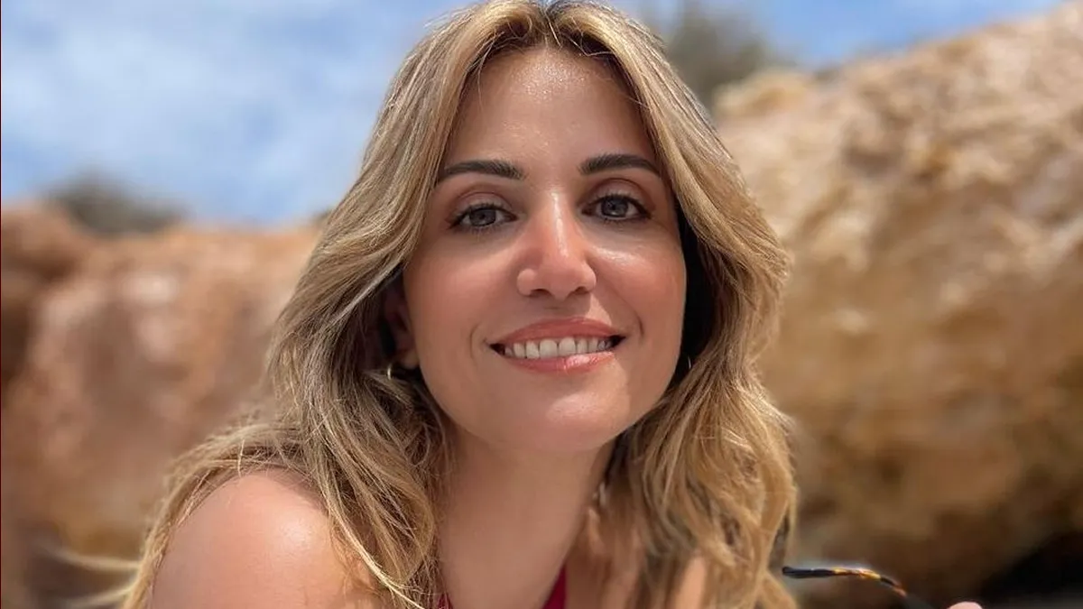 Η Σοφία Παυλίδου χαμογελαστή σε συνέντευξη για τον νέο έρωτα