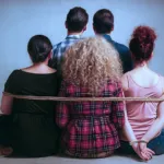 Η πεντάδα του «Στο Παρά Πέντε» επανενώνεται στο MEGA για το πιο νοσταλγικό reunion της χρονιάς