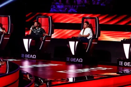 Οι φιναλίστ του τελικού του The Voice of Greece στη σκηνή πριν την ανακοίνωση του νικητή