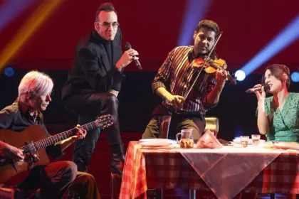 Σκηνή από το τελευταίο επεισόδιο των Battles στο The Voice of Greece