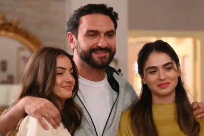 Ο Σάββας Τριανταφύλλου σε έντονη συναισθηματική στιγμή με τις κόρες του στη σειρά Το Σόι Σου.