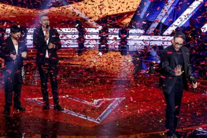 Ο Γιώργος Καπουτζίδης και οι κριτές του The Voice γιορτάζουν στη σκηνή την αλλαγή του χρόνου