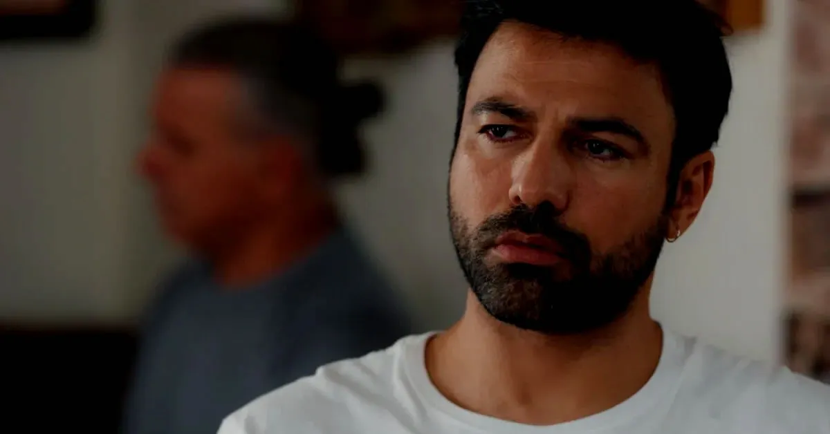 Η Γη της Ελιάς Στέφανος