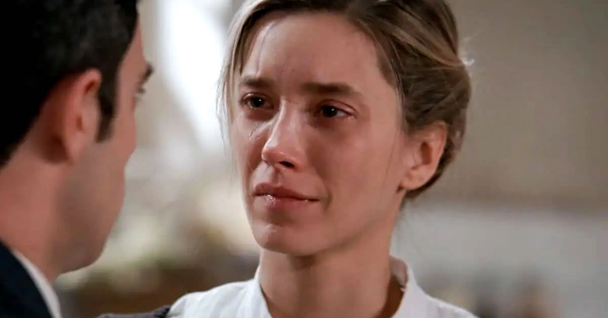 Η Ελένη με δάκρυα στα μάτια σε σκήνη στο Grand Hotel