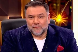 Ο Γρηγόρης Αρναούτογλου στο πλατό της εκπομπής του