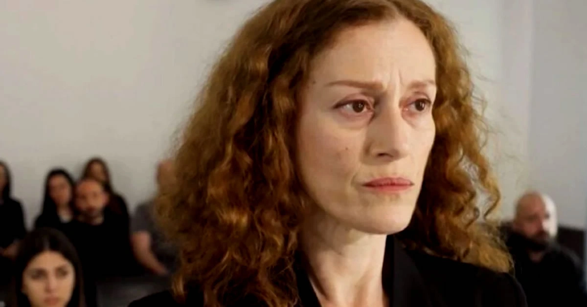 Η Χάιδω μέσα στο δικαστήριο στην σειρά Η Γη Της Ελιάς