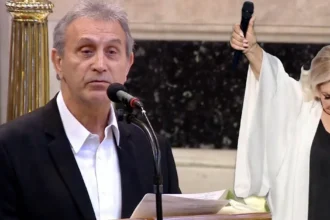 Τα σπαρακτικά λόγια του Γιώργου Νταλάρα, η αναφορά στο Ηρώδειο και η ανυπέρβλητη συγκίνηση.