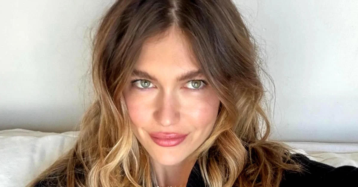 Η Κλέλια Ανδριολάτου ποζάρει