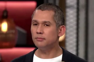 Ο Σωτήρης Κοντιζάς ανακοινώνει τη διπλή αποχώρηση των παικτών από το MasterChef 10 στην κουζίνα του Star.