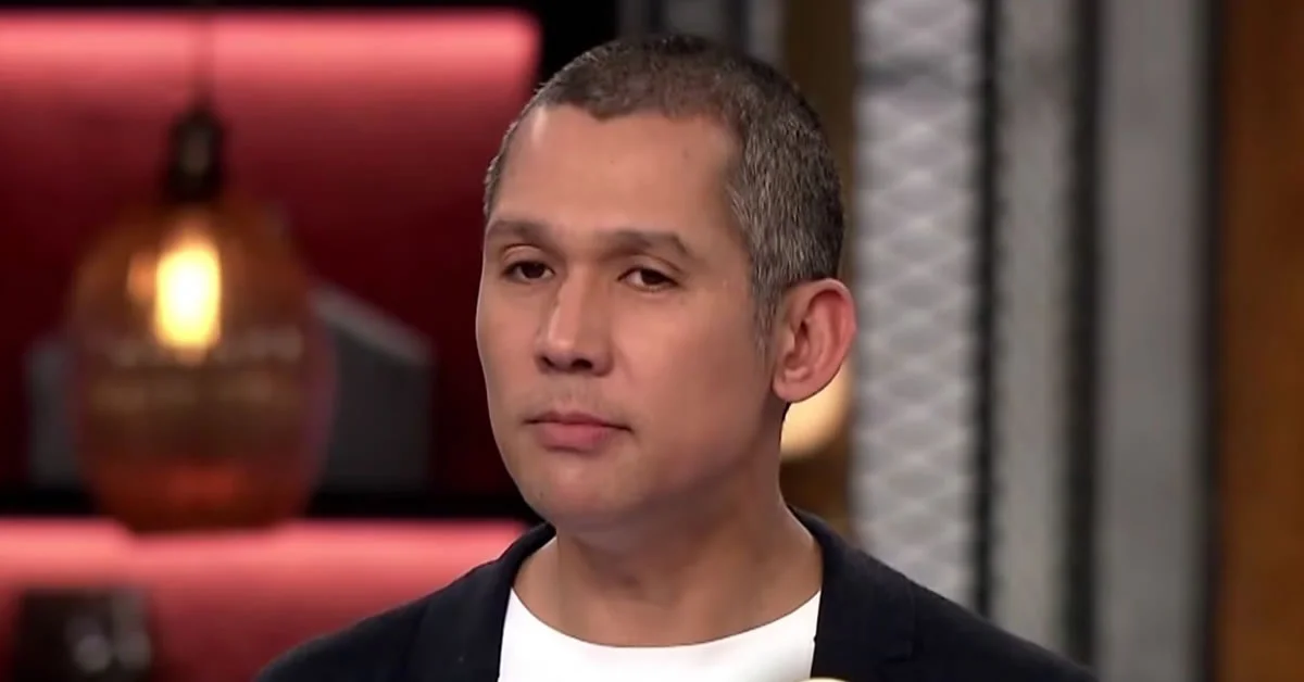 Ο Σωτήρης Κοντιζάς ανακοινώνει τη διπλή αποχώρηση των παικτών από το MasterChef 10 στην κουζίνα του Star.