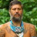 Ο Μιχάλης Σηφάκης μιλάει στην κάμερα του Survivor με φανερό εκνευρισμό για τις συμπαίκτριές του