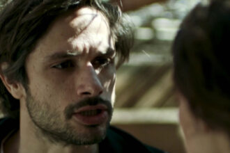 Ο Πέτρος κοιτάζει με μίσος τη Μαργαρίτα ενώ στήνει το ύπουλο σχέδιο εναντίον του Γιάννου στο νέο επεισόδιο της σειράς Οι Αθώοι στο MEGA.