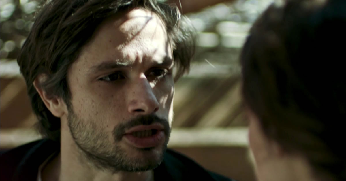 Ο Πέτρος κοιτάζει με μίσος τη Μαργαρίτα ενώ στήνει το ύπουλο σχέδιο εναντίον του Γιάννου στο νέο επεισόδιο της σειράς Οι Αθώοι στο MEGA.