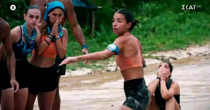 Αγώνισμα ασυλίας στο Survivor με τους παίκτες των δύο ομάδων σε πλήρη δράση.